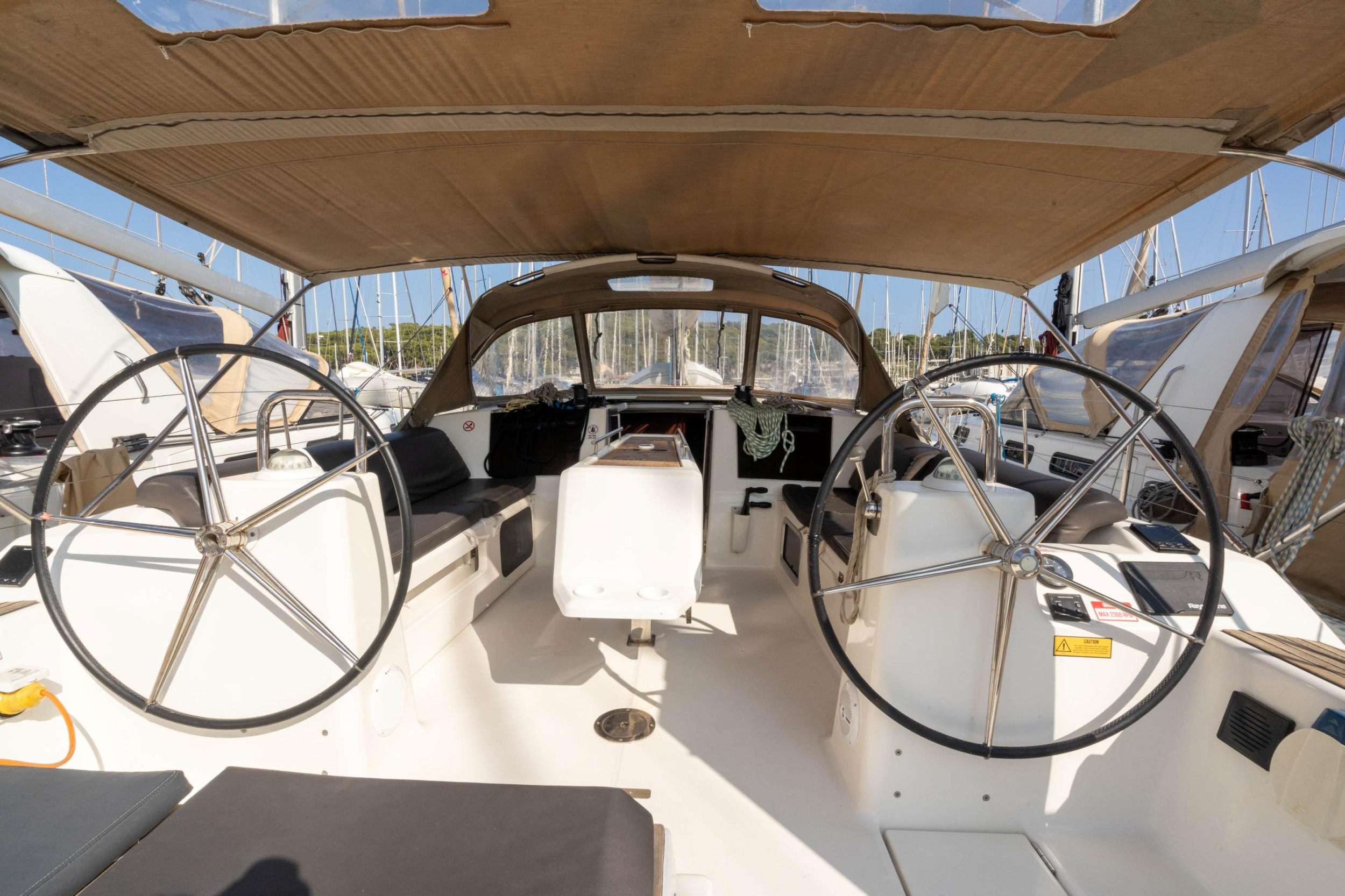 Photo #6 - Dufour 460 GL - 5 cab. (PICABIA) in Port Pin Rolland - 27495