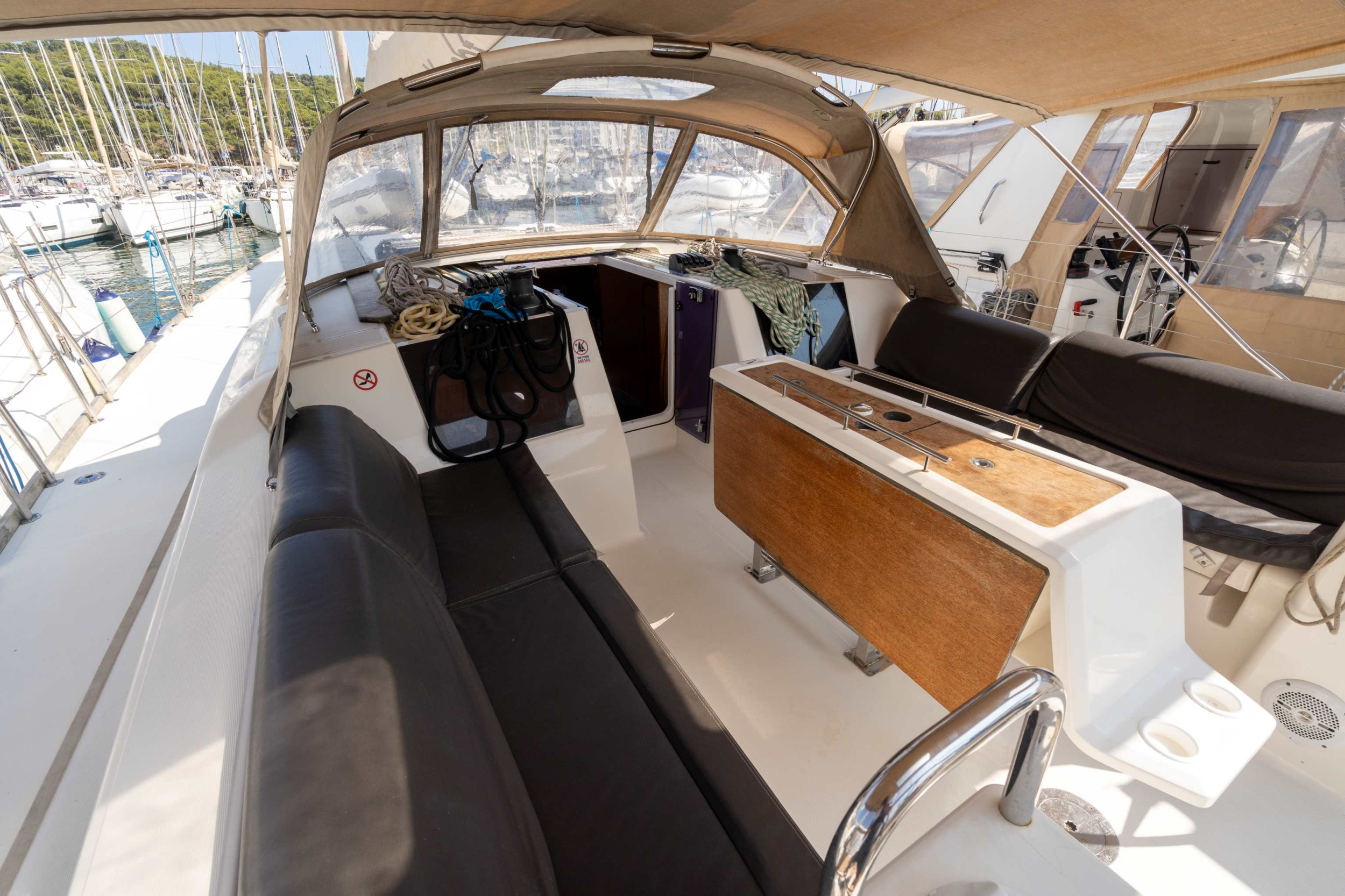 Photo #7 - Dufour 460 GL - 5 cab. (PICABIA) in Port Pin Rolland - 27495