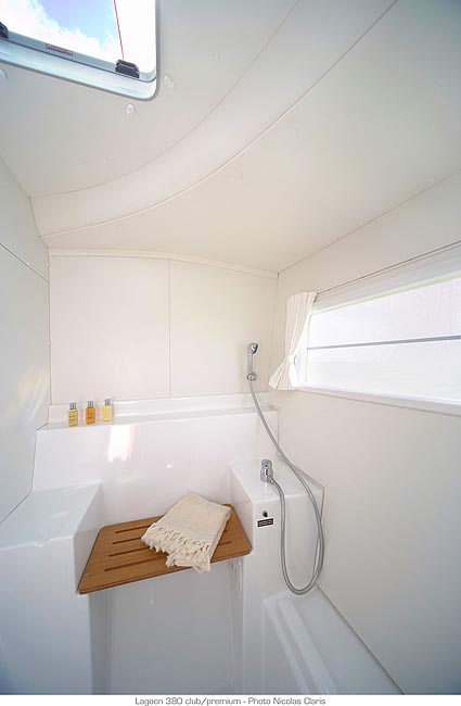 Photo #6 - Lagoon 380 - 4 cab. (WHITE PEARL) in Trogir - 27523