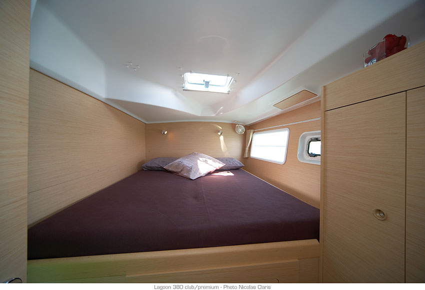 Photo #8 - Lagoon 380 - 4 cab. (WHITE PEARL) in Trogir - 27523