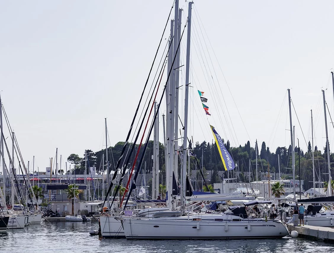 Bavaria 42 Cruiser (Lady Clam)  - 3