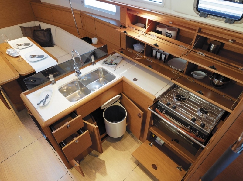 Photo #7 - Sun Odyssey 389 (PARROT) in Athens - 27649