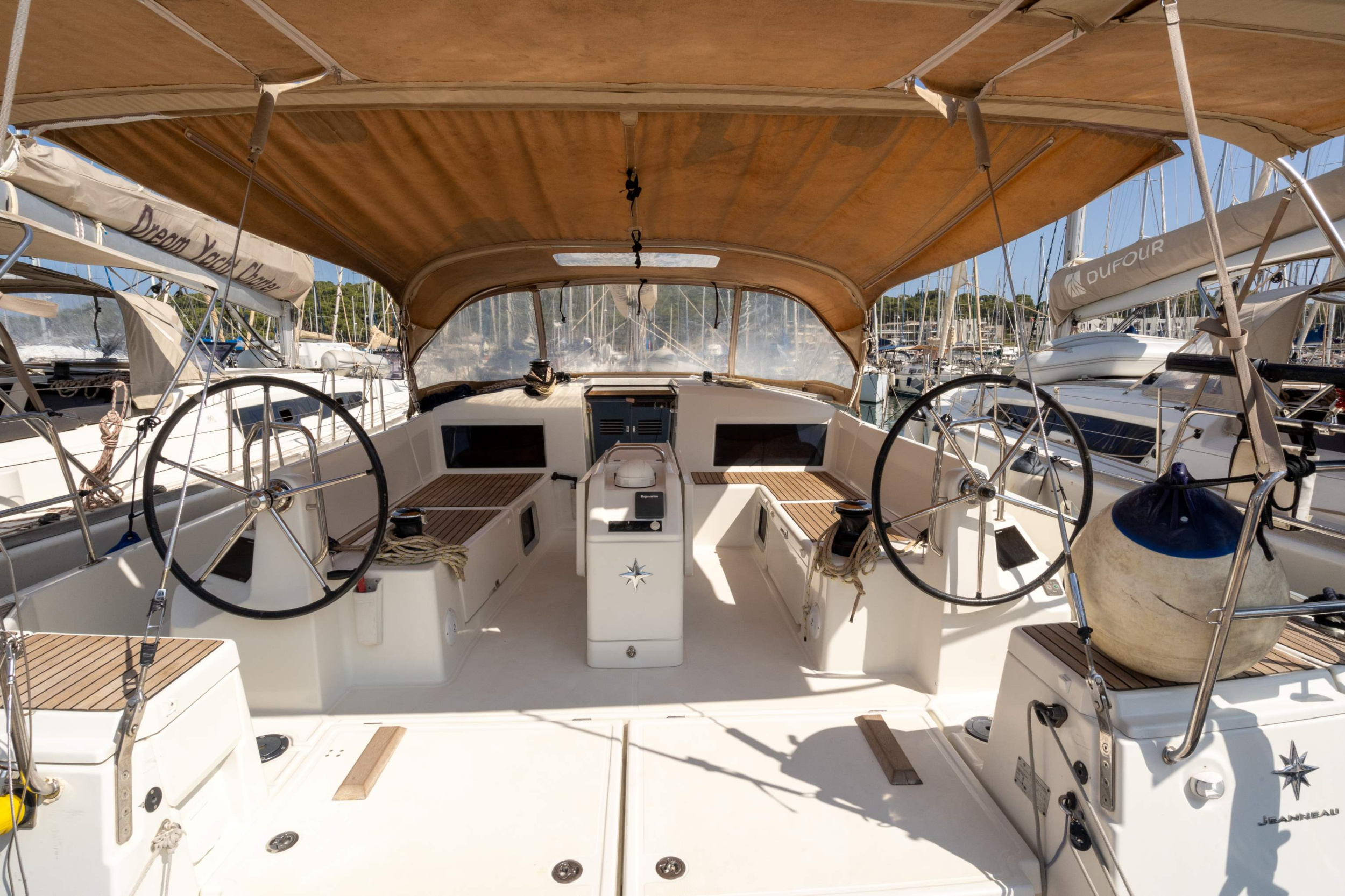 Photo #5 - Sun Odyssey 490 - 5 + 1 cab. (FANTAISIE) in Port Pin Rolland - 27683