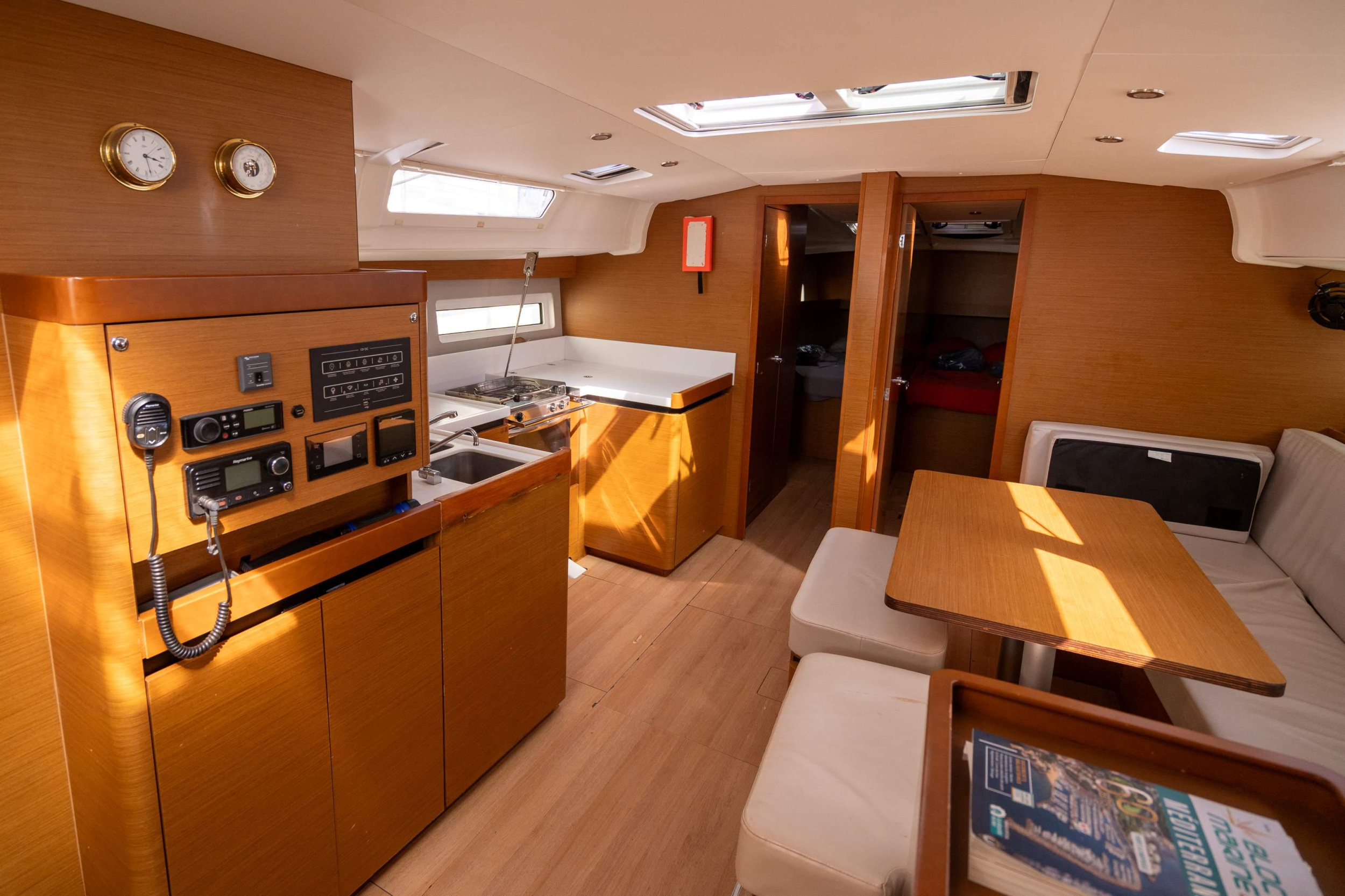 Photo #6 - Sun Odyssey 490 - 5 + 1 cab. (FANTAISIE) in Port Pin Rolland - 27683
