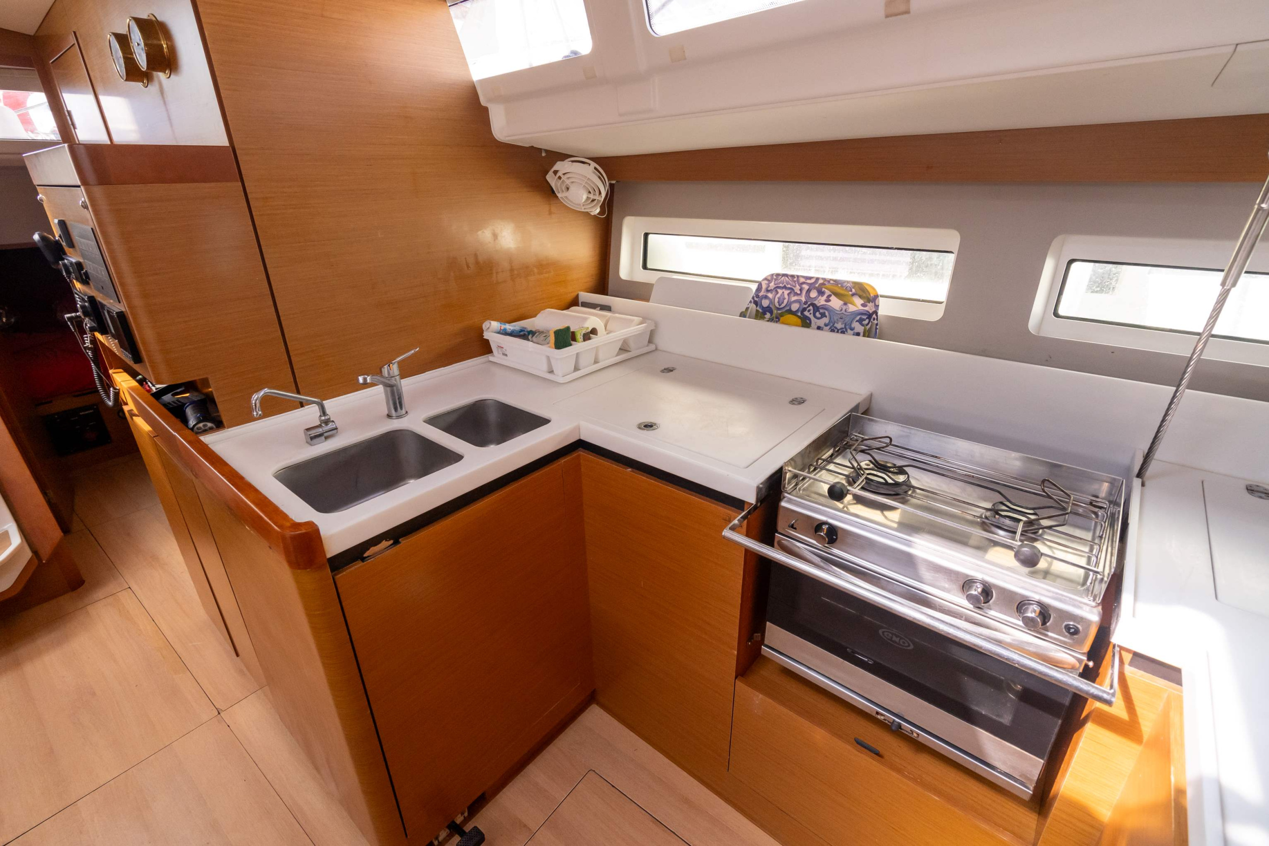Photo #7 - Sun Odyssey 490 - 5 + 1 cab. (FANTAISIE) in Port Pin Rolland - 27683