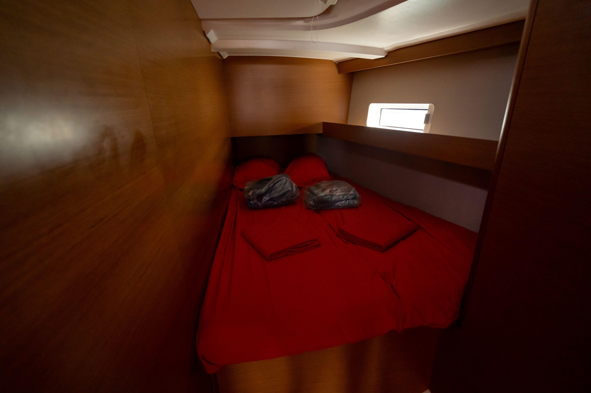 Photo #11 - Sun Odyssey 490 - 5 + 1 cab. (FANTAISIE) in Port Pin Rolland - 27683