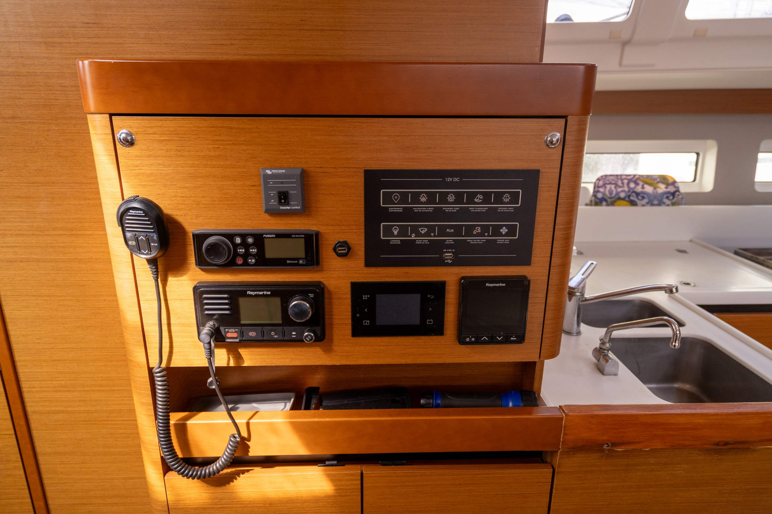 Photo #14 - Sun Odyssey 490 - 5 + 1 cab. (FANTAISIE) in Port Pin Rolland - 27683