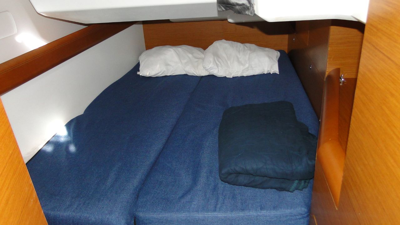 Photo #9 - Sun Odyssey 479 - 4 cab. (SYMI) in Athens - 27724