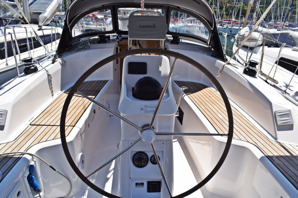 Photo #4 - Bavaria Cruiser 34 - 2 cab. (BASHUNG) in Dubrovnik - 27764