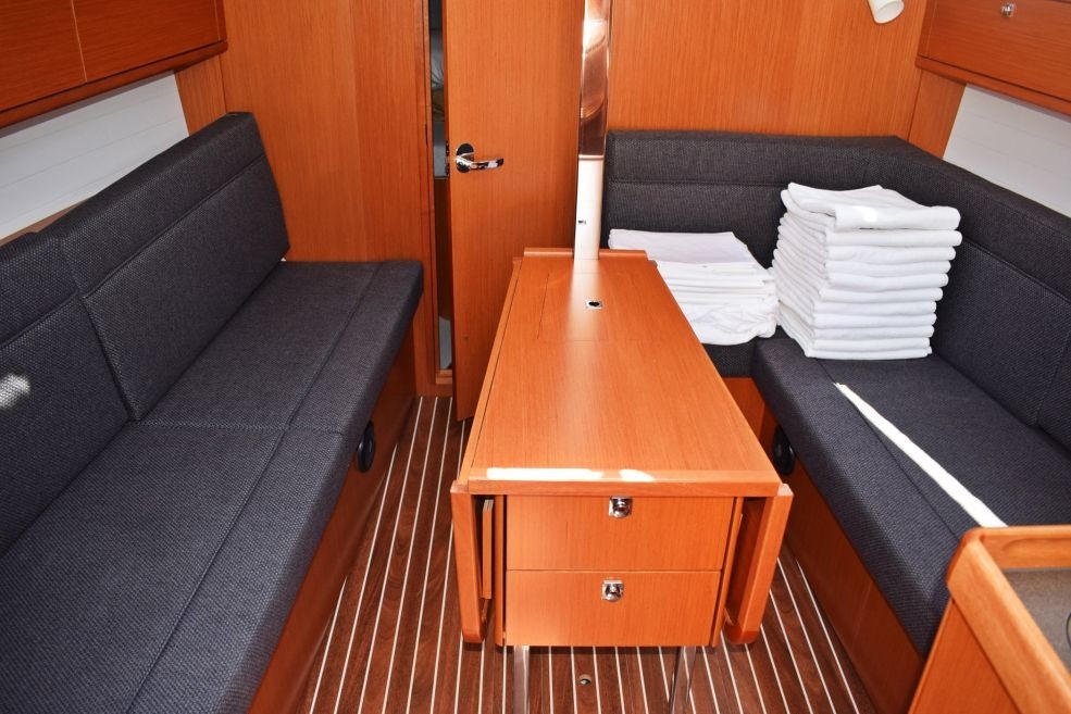 Photo #7 - Bavaria Cruiser 34 - 2 cab. (BASHUNG) in Dubrovnik - 27764