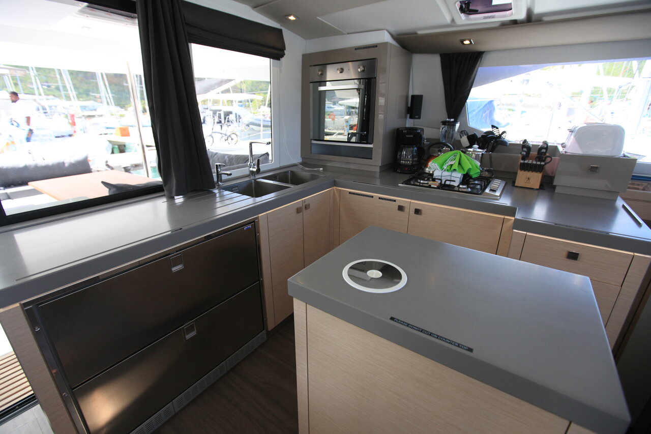 Photo #14 - Fountaine Pajot Saona 47 Quintet - 5 + 1 cab. (Three Sheets) in Road Town - 28106