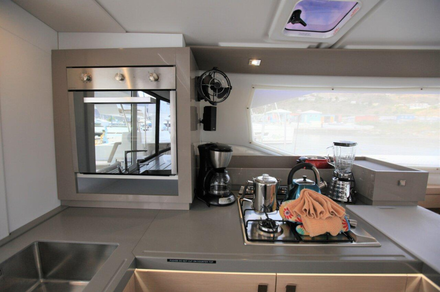 Photo #16 - Fountaine Pajot Saona 47 - 5 cab. (Long Story) in Road Town - 28107