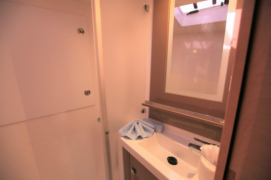 Photo #25 - Fountaine Pajot Saona 47 - 5 cab. (Long Story) in Road Town - 28107