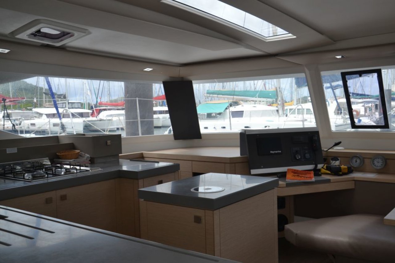 Photo #15 - Fountaine Pajot Saona 47 Quintet - 5 + 1 cab. (PENFRET) en Anse Marcel - 28246