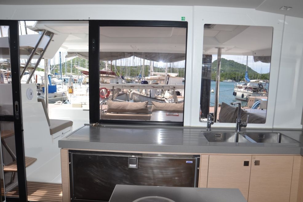 Photo #9 - Fountaine Pajot Saona 47 Quintet - 5 + 1 cab. (CIGOGNE) in Le Marin - 28247