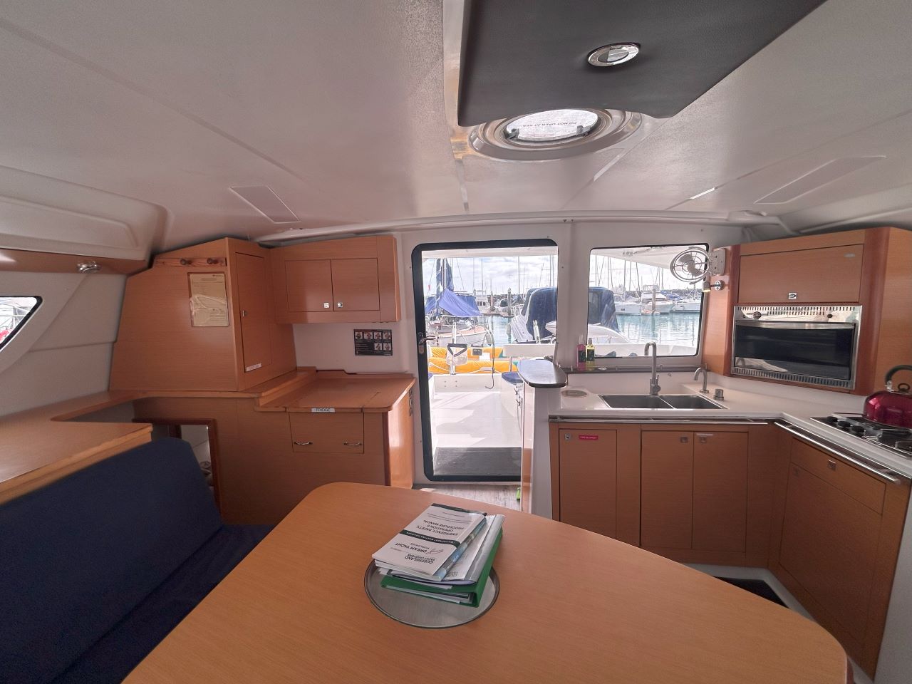 Photo #6 - Lipari 41 (DASHA WAY) in Airlie Beach - 28303