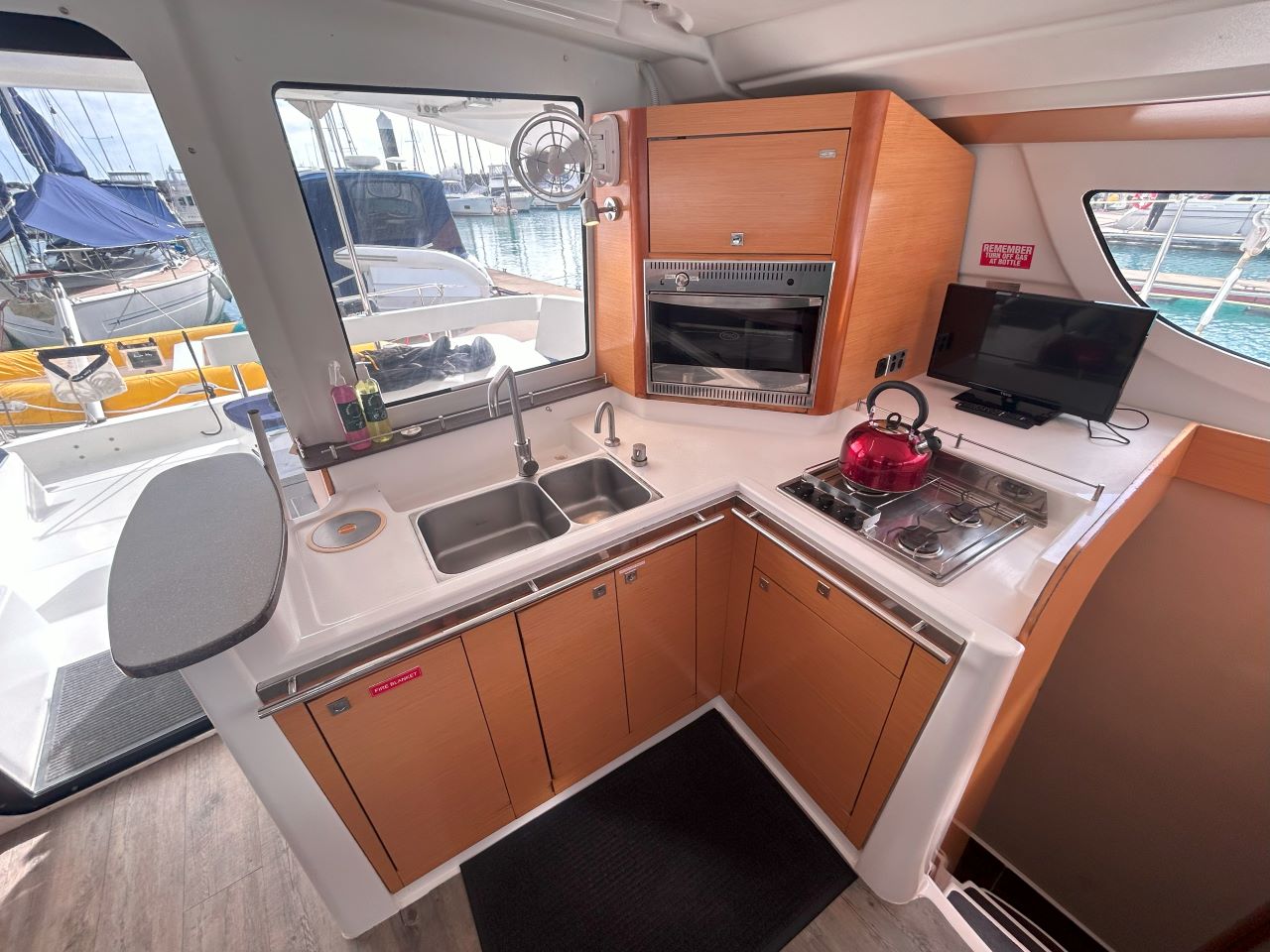 Photo #7 - Lipari 41 (DASHA WAY) in Airlie Beach - 28303
