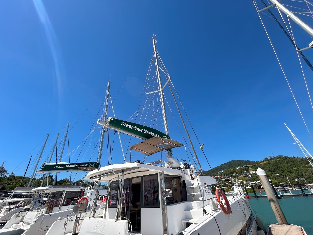 Photo #3 - Bali 4.3 (SINATRA) in Airlie Beach - 28307