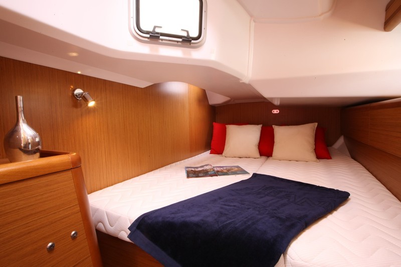 Photo #8 - Sun Odyssey 44i (MISS DEVEREUX) in Airlie Beach - 28314