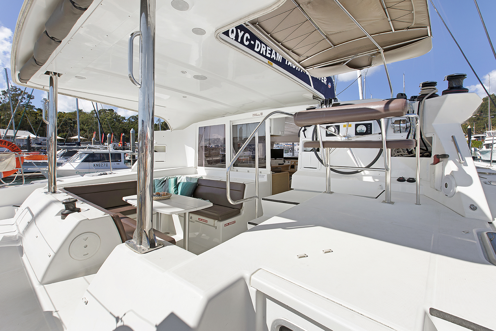 Photo #3 - Lagoon 421 (TRAVIATA 1) in Airlie Beach - 28317