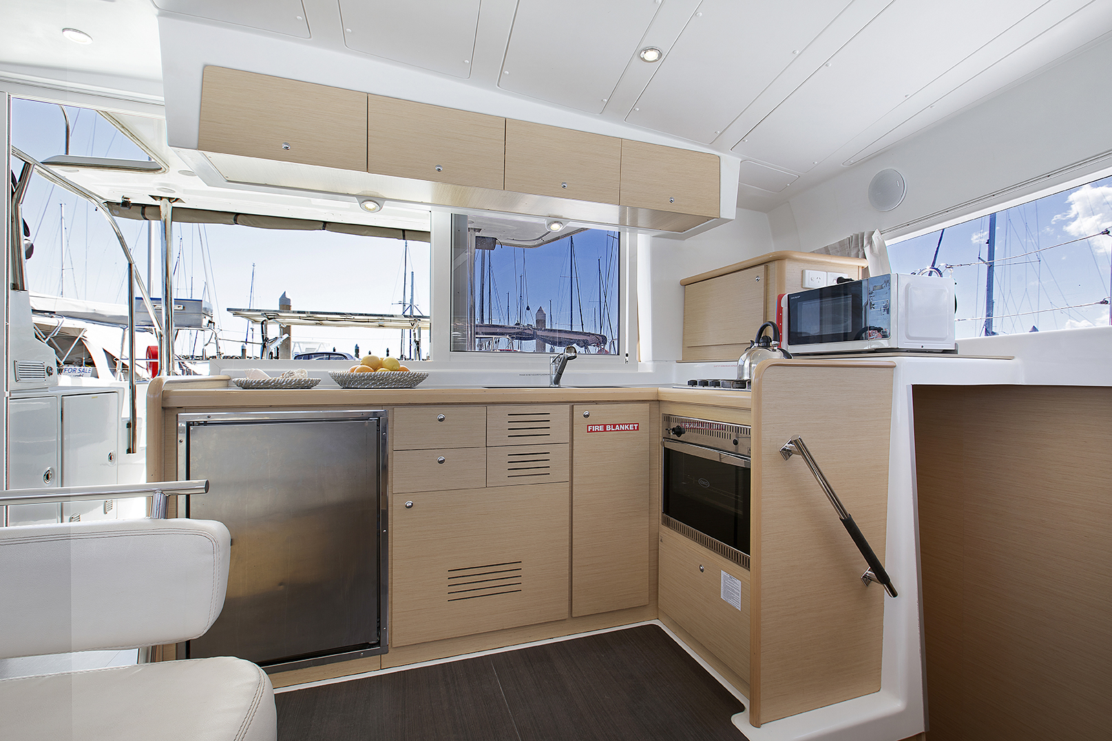 Photo #6 - Lagoon 421 (TRAVIATA 1) in Airlie Beach - 28317