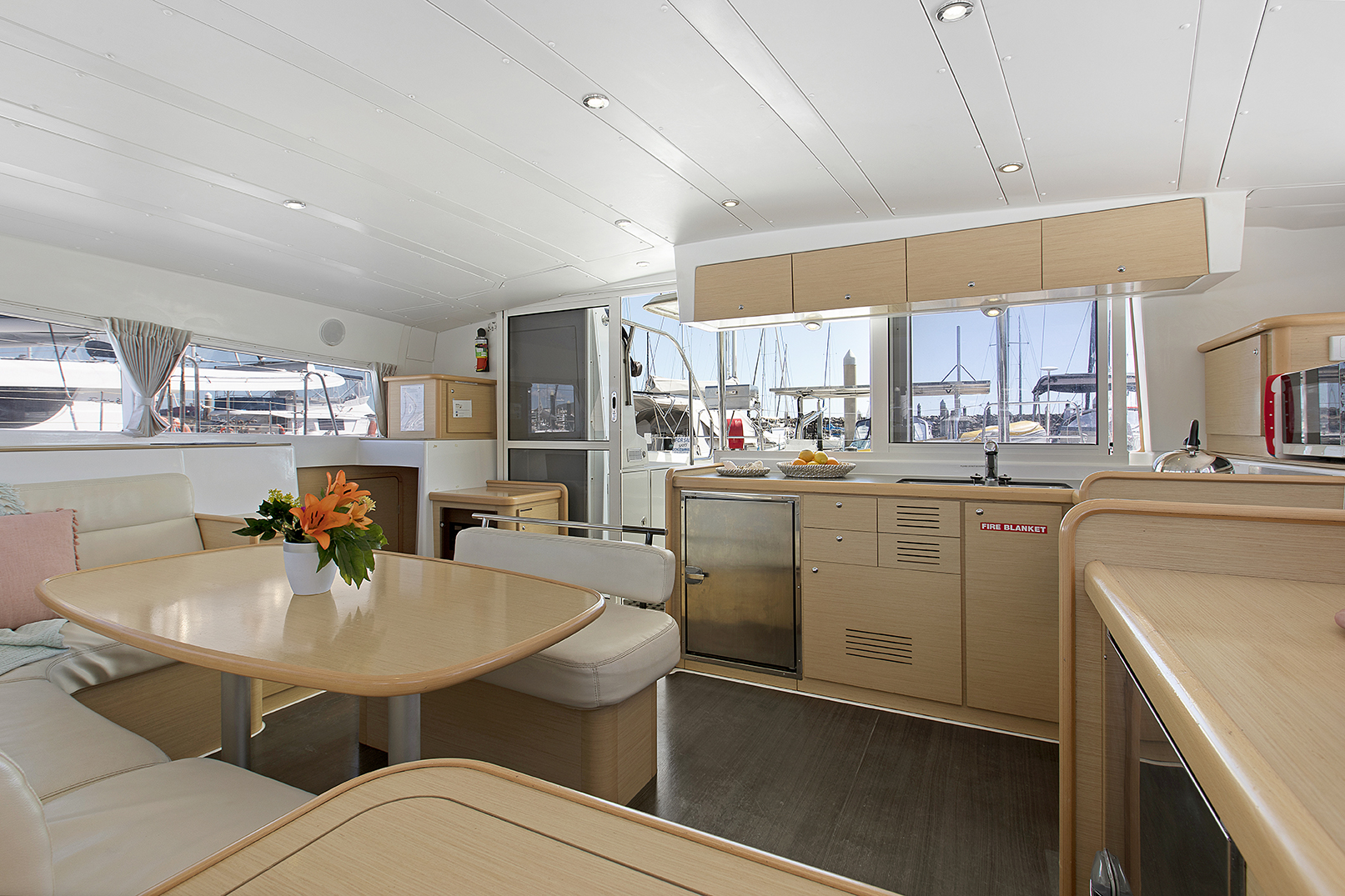Photo #7 - Lagoon 421 (TRAVIATA 1) in Airlie Beach - 28317
