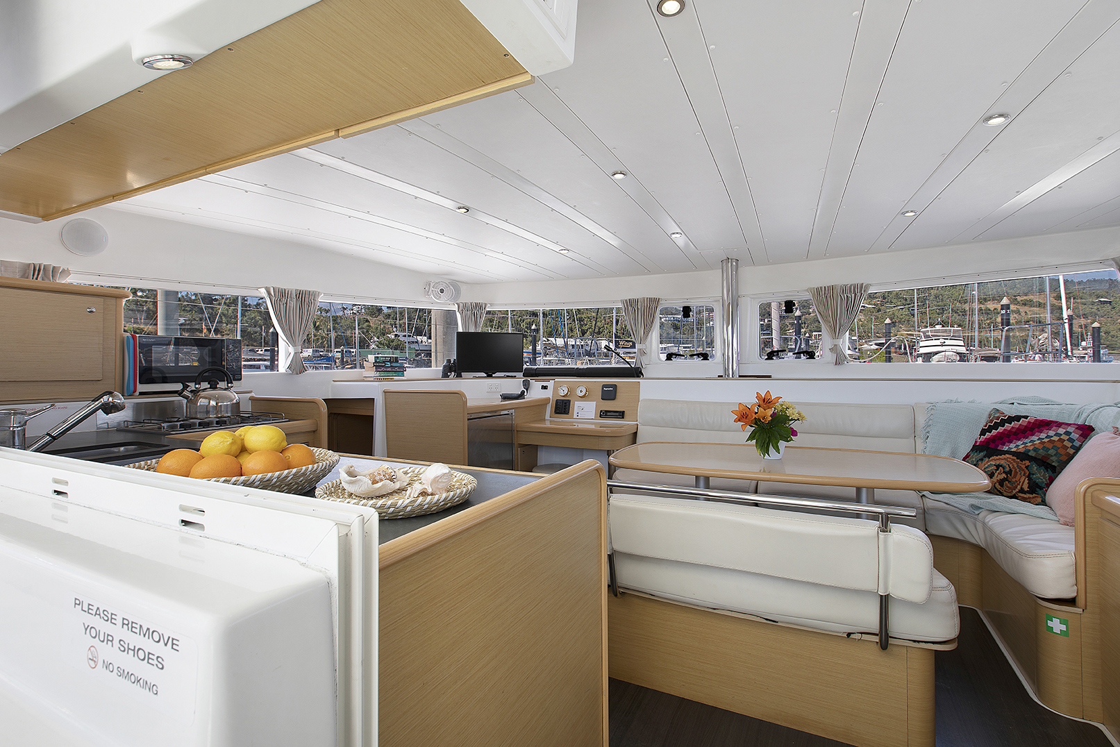 Photo #8 - Lagoon 421 (TRAVIATA 1) in Airlie Beach - 28317