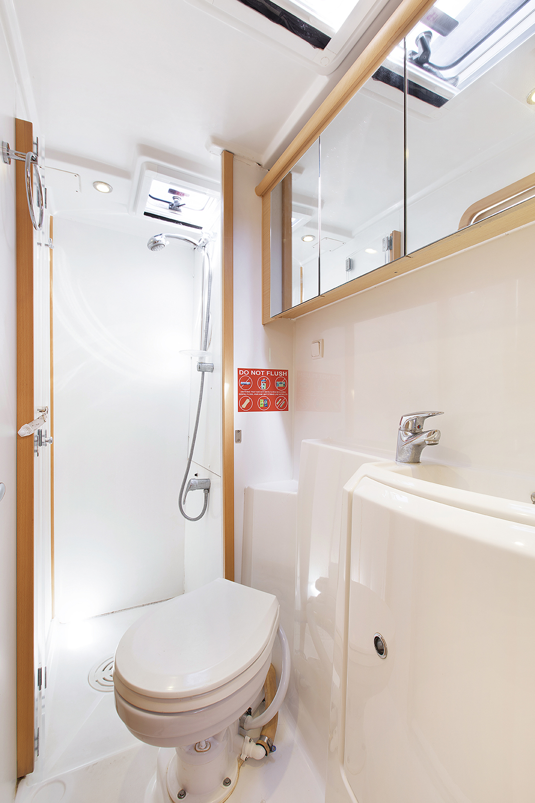 Photo #12 - Lagoon 421 (TRAVIATA 1) in Airlie Beach - 28317