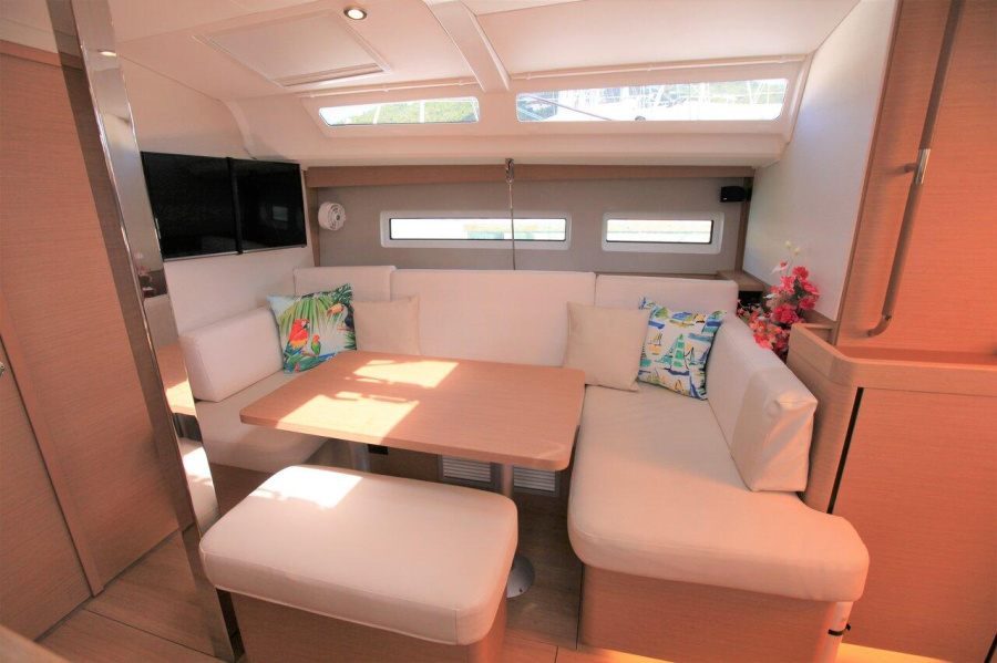 Photo #4 - Sun Odyssey 440 - 2 cab. (Bella) in Road Town - 28343
