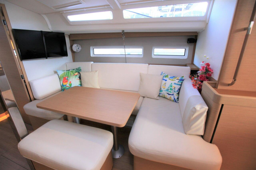 Photo #5 - Sun Odyssey 440 - 2 cab. (Bella) in Road Town - 28343