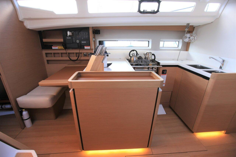 Photo #6 - Sun Odyssey 440 - 2 cab. (Bella) in Road Town - 28343