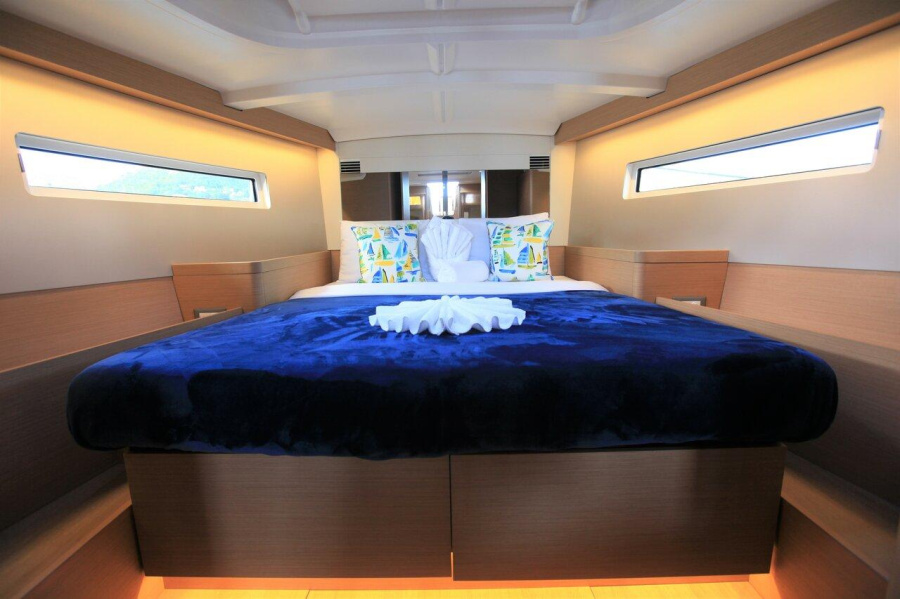 Photo #10 - Sun Odyssey 440 - 2 cab. (Bella) in Road Town - 28343