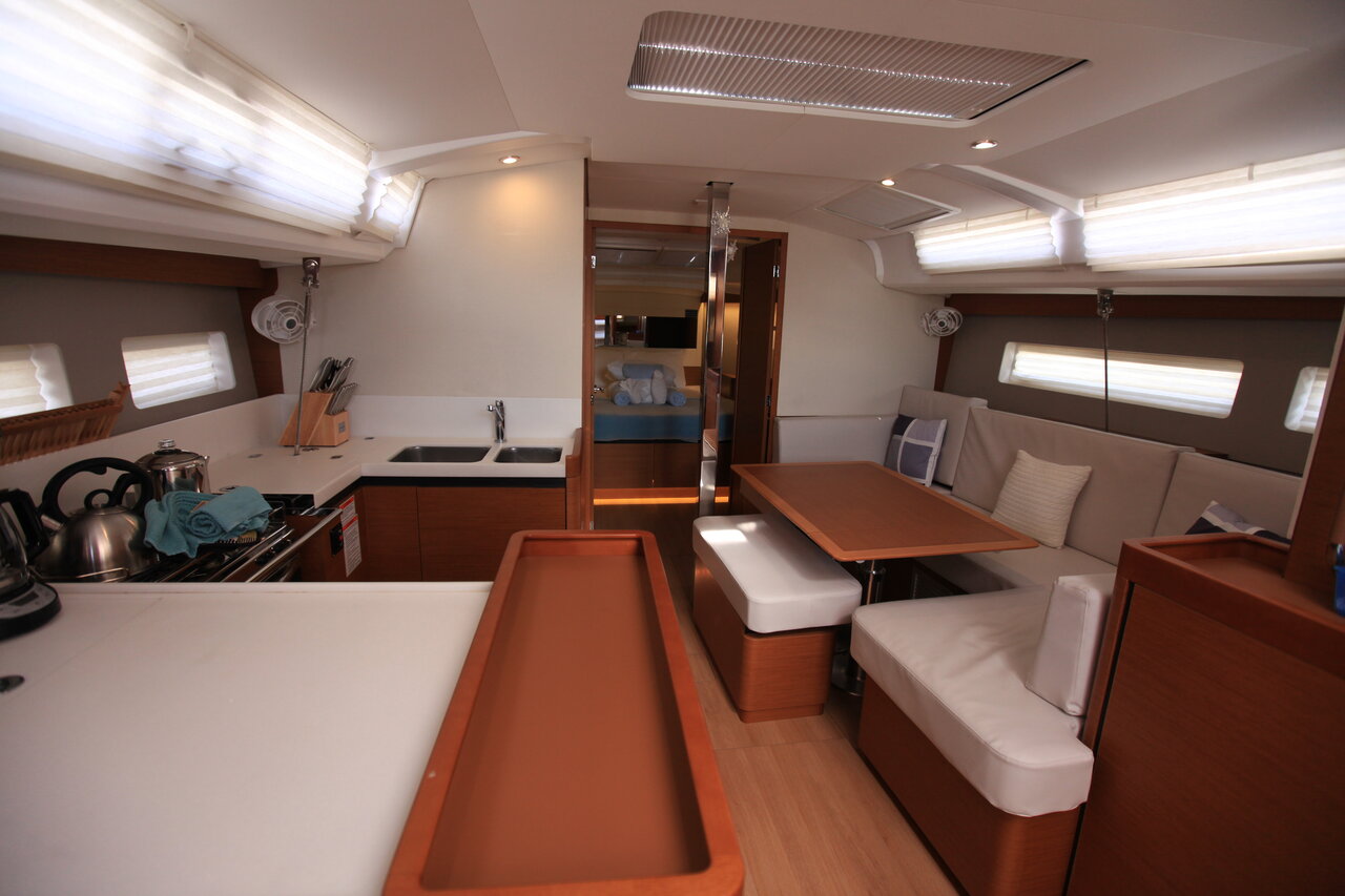 Photo #8 - Sun Odyssey 440 - 2 cab. (Andiamo) en Road Town - 28456