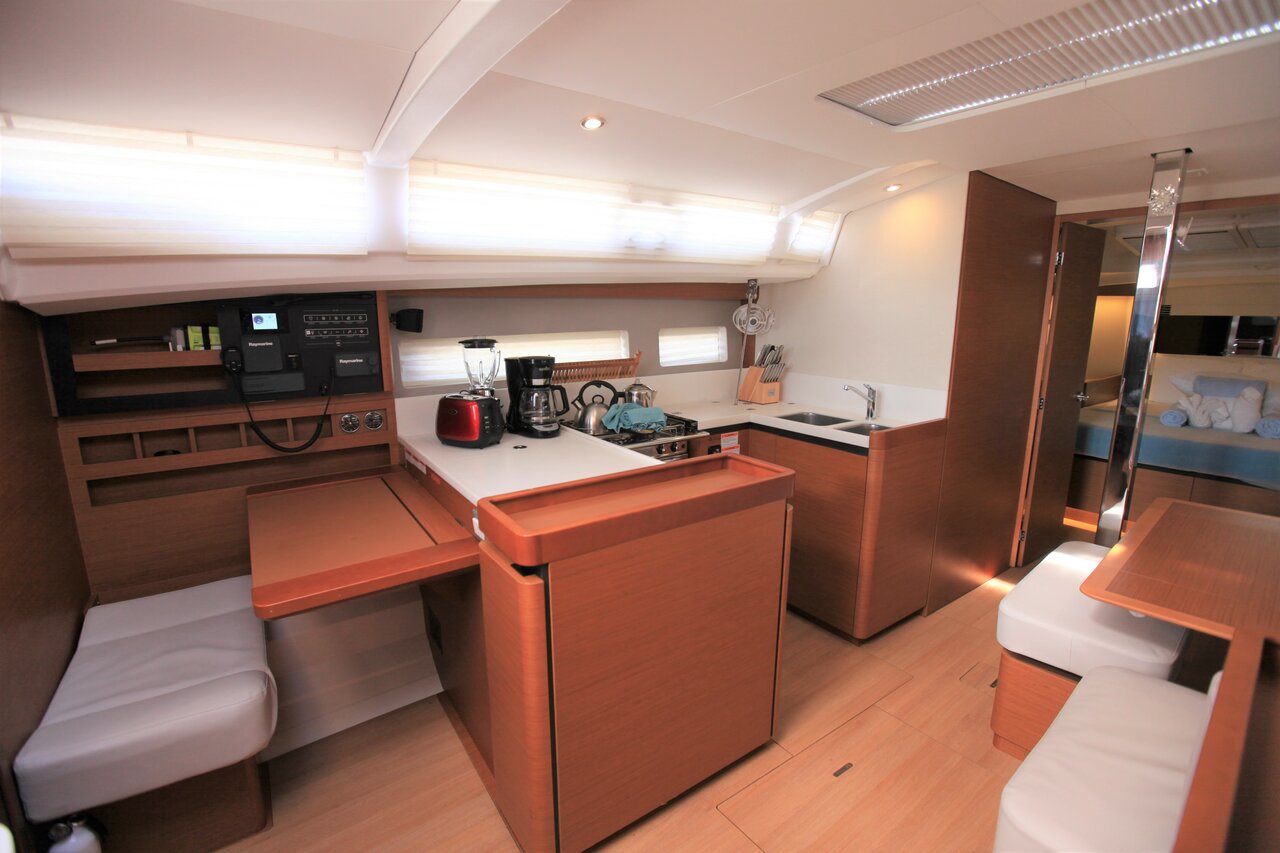 Photo #10 - Sun Odyssey 440 - 2 cab. (Andiamo) en Road Town - 28456