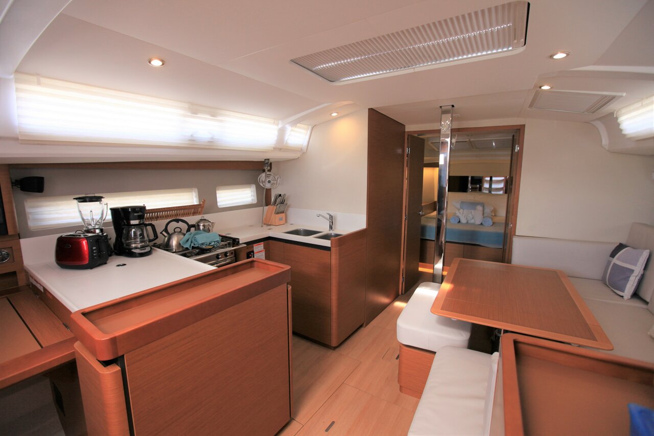 Photo #11 - Sun Odyssey 440 - 2 cab. (Andiamo) en Road Town - 28456