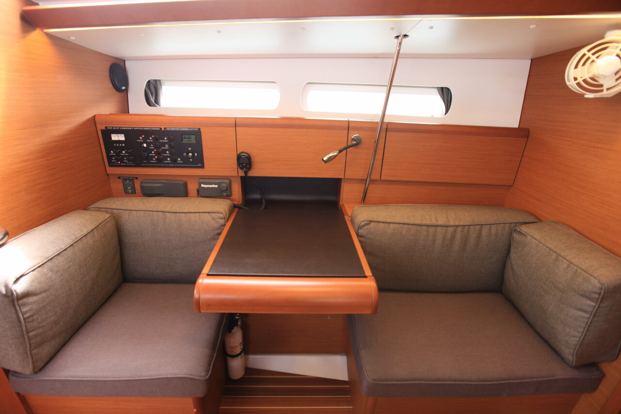 Photo #10 - Sun Odyssey 419 - 3 cab. (Indian Chief) en Road Town - 28462