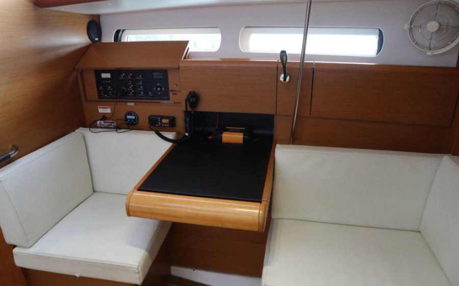 Photo #6 - Sun Odyssey 409 (Pegasus) in Nassau - 28525
