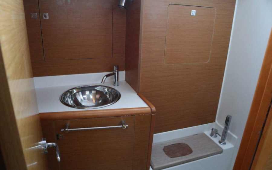Photo #9 - Sun Odyssey 409 (Pegasus) in Nassau - 28525