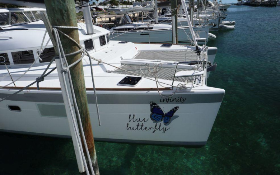Photo #10 - Lagoon 380 - 3 + 2 cab. (Blue Butterfly) en Nassau - 28530