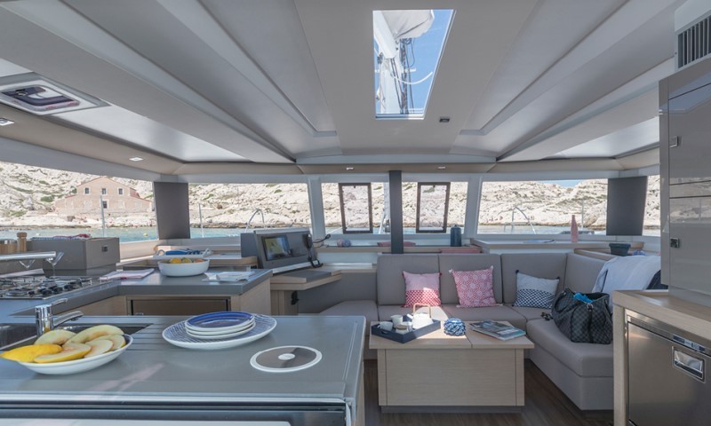 Photo #6 - Fountaine Pajot Astrea 42 - 4 + 2 cab. (MILE HI L'ATTITUDES) in Parham Town - 28555