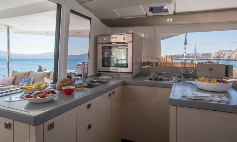 Photo #7 - Fountaine Pajot Astrea 42 - 4 + 2 cab. (MILE HI L'ATTITUDES) in Parham Town - 28555