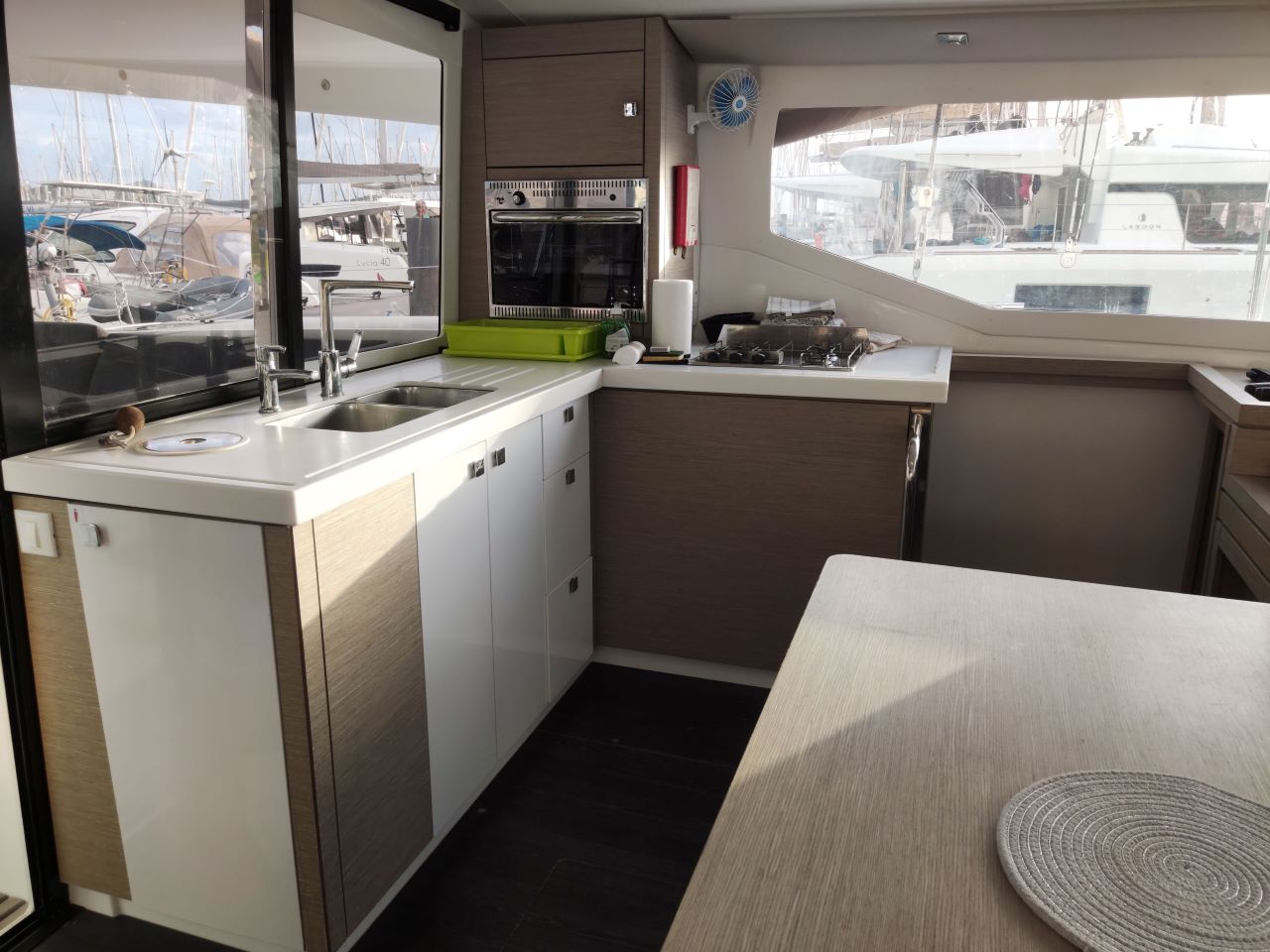 Photo #11 - Fountaine Pajot Lucia 40 - 4 cab. (HARFANG) en Le Marin - 28577