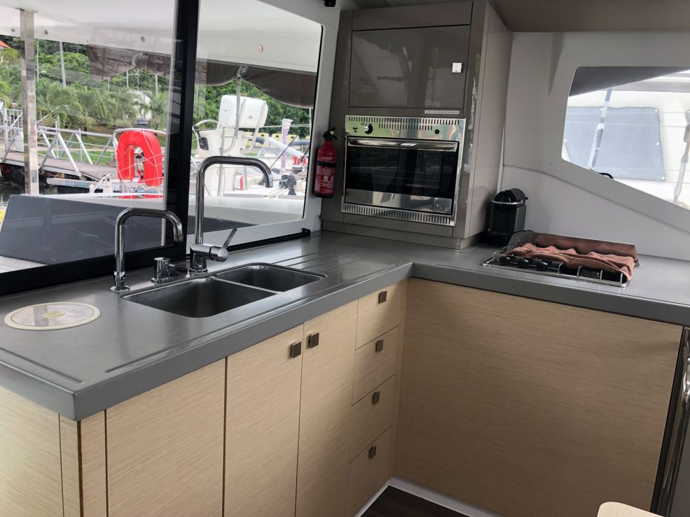 Photo #9 - Fountaine Pajot Lucia 40 - 4 cab. (HIBISCUS) in Ajaccio - 28614