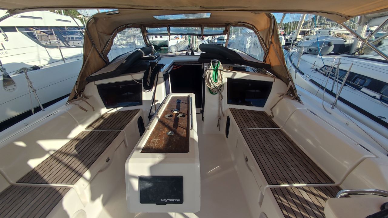 Photo #5 - Dufour 430 GL (BESRA) in Le Marin - 28965