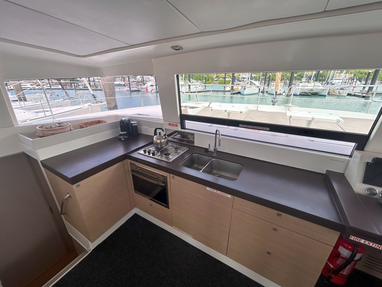 Photo #10 - Bali 4.3 (ALCINA) in Airlie Beach - 28997