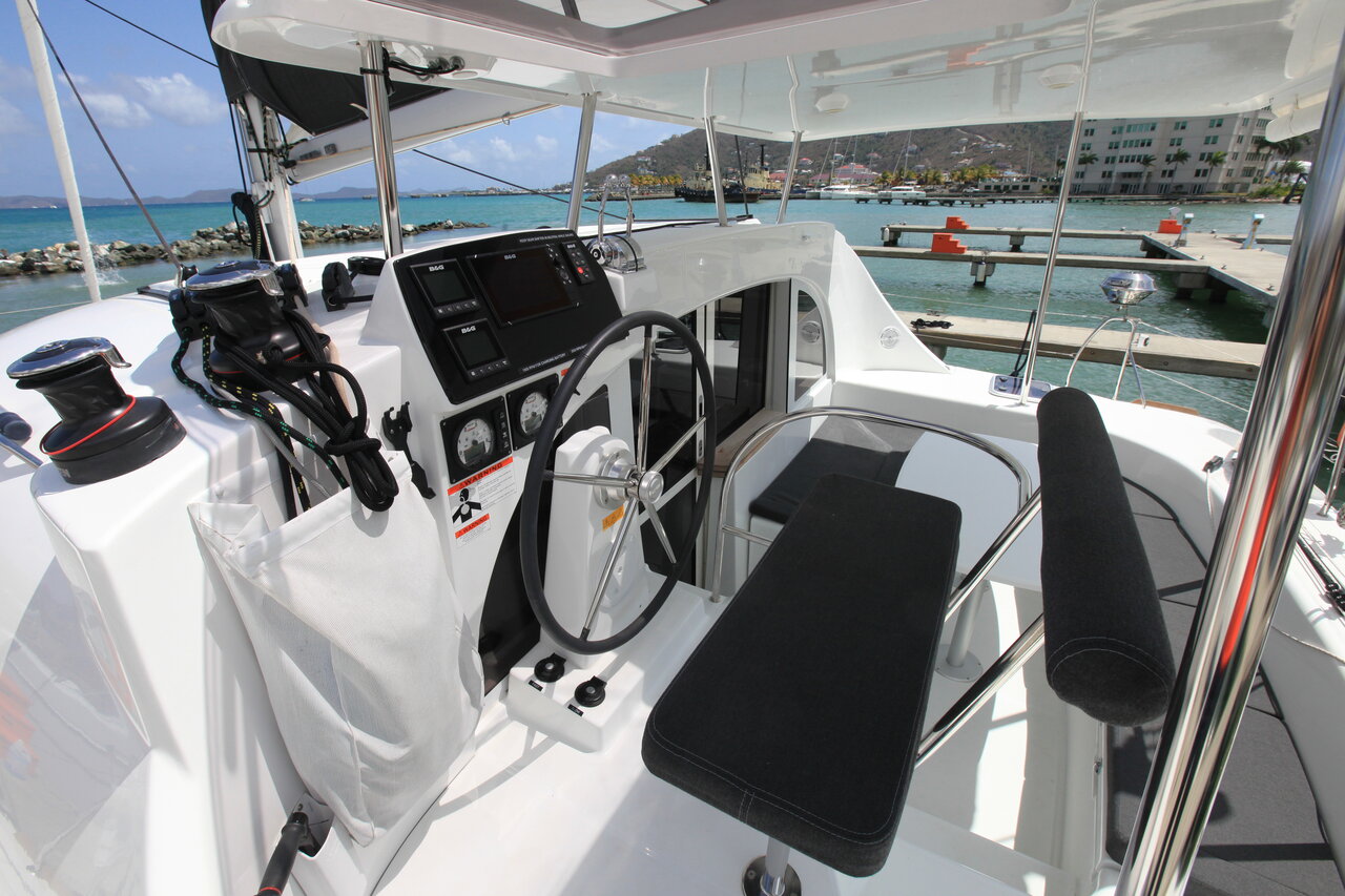 Photo #4 - Lagoon 380 - 3 cab. (Saint Blue) in Road Town - 29056