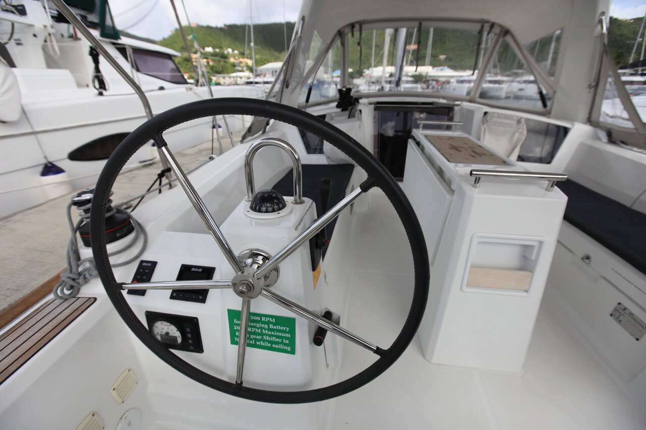 Photo #7 - Oceanis 35.1 - 2 cab. (Cozmo) in Road Town - 29088