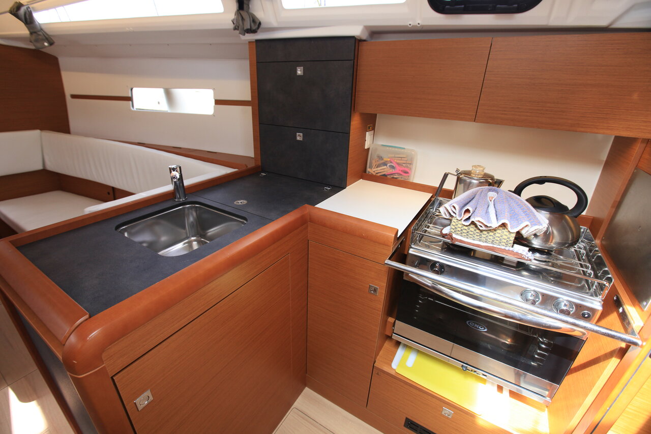 Photo #9 - Sun Odyssey 349 - 2 cab. (Naya) in Road Town - 29089