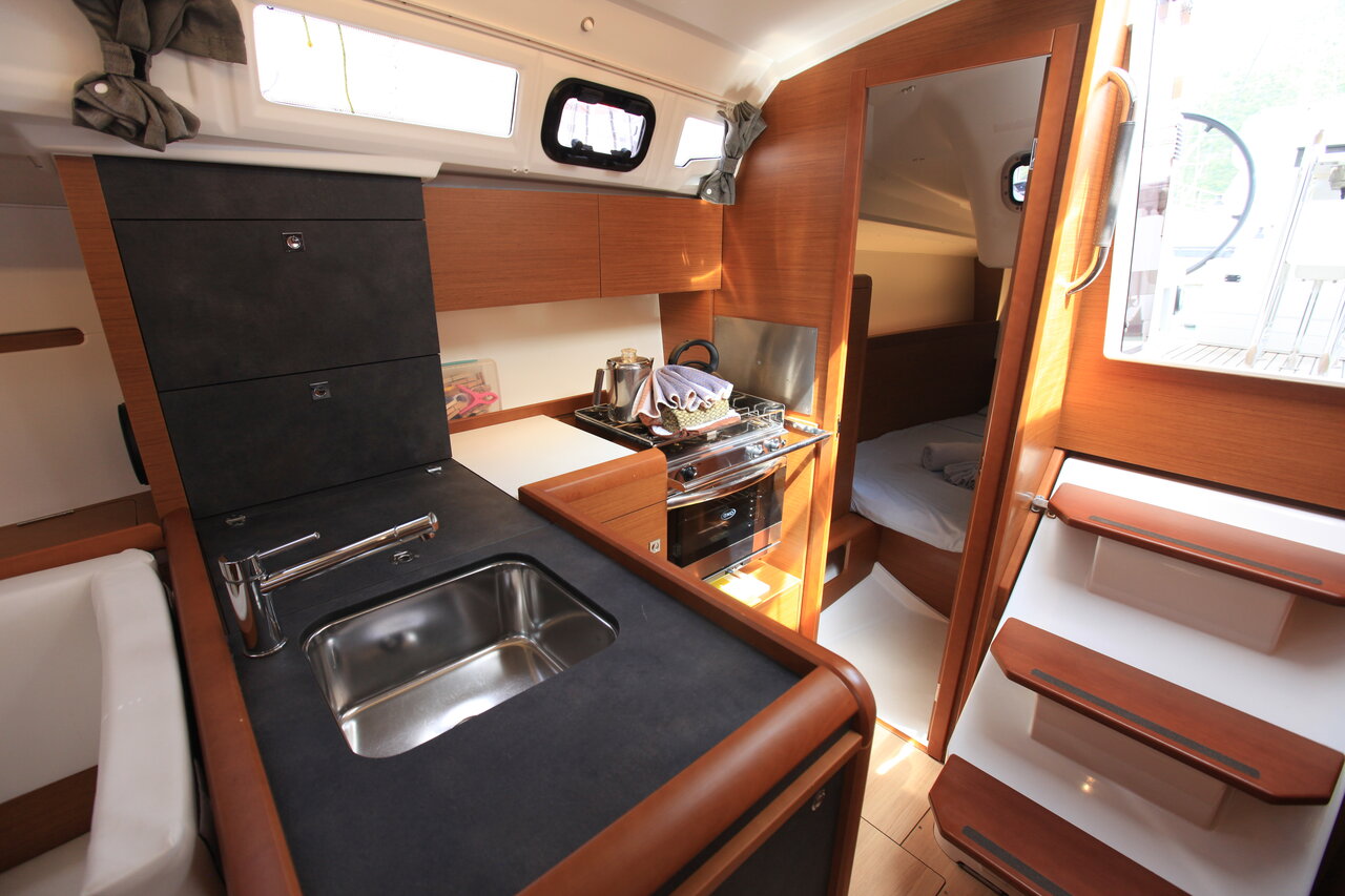 Photo #10 - Sun Odyssey 349 - 2 cab. (Naya) in Road Town - 29089