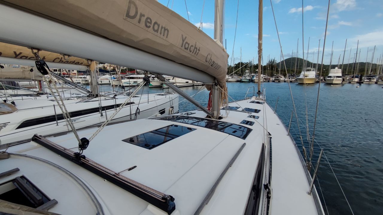 Photo #4 - Dufour 520 GL (MOBY SICK) en Le Marin - 29271